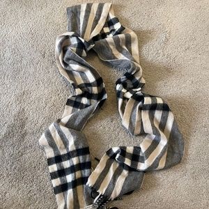 Vintage Burberry scarf 97”x 6”